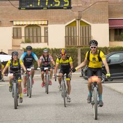 Perico alimenta 'El reto de Eva' en la Pilgrim Race