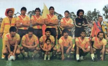 21 futbolistas chilenos vistieron la camiseta del cuadro mexicano: Angel Bustos, Aníbal González Espinoza, David Henríquez, Edgardo Fuentes, Gustavo Moscoso, Héctor Mancilla, Hernán "Indio" Castro, Hugo Droguett, Jaime Ramírez Manríquez, Jaime Vera, José Letelier, José Luis Villanueva, Juan Gutiérrez Acosta, Juan Soto Quintana, Luis Pérez Ramírez, Oscar Rojas, Pedro Jaque, Reinaldo Navia, Rodrigo Millar, Ángel Bustos (abajo, tercero de derecha a izquierda), Marco Antonio Figueroa (abajo, segundo de derecha a izquierda) y Juan Carlos Vera (abajo, primero de derecha a izquierda)