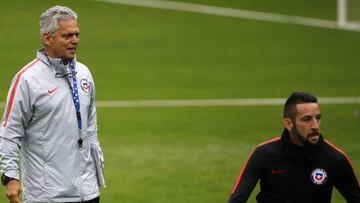 El dilema que se le viene a Rueda: ¿quién sale para que entre Isla?