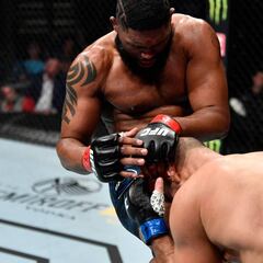 Blaydes pide paso: noquea a Dos Santos en dos asaltos