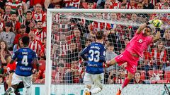 Claudio Bravo sigue en la élite: sólo es superado por Ter Stegen