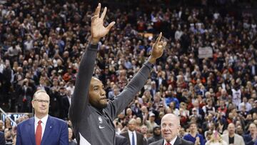 Kawhi Leonard fue ovacionado en su regreso a Toronto por primera vez como jugador de los Clippers luego de ganar el campeonato con los Raptors la temporada pasada.