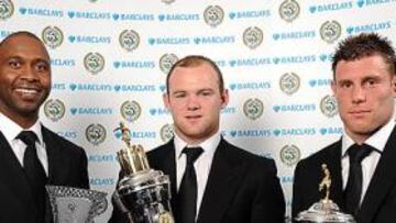 <b>LA ESTRELLA. </b>Rooney posa con Radebe (izq.) y Milner (dcha.)