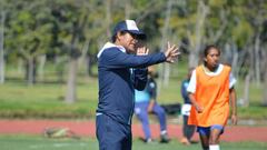 El equipo poblano, a trav&eacute;s de un comunicado, dio a conocer la noticia de que Rogelio Mart&iacute;nez deja de ser el entrenador de Puebla luego de que dirigiera el equipo durante una temporada.