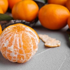 María Muñoz, médica, manda un aviso sobre quitar el hilo blanco de las mandarinas: “Es más importante de lo que crees”