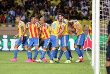 0-1. Negredo celebró el primer tanto.