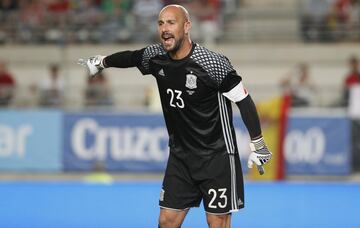 El hijo de Miguel, Pepe Reina (también portero), ha jugado 37 partidos con España y ha sido suplente 119 veces. Ha ganado, como internacional, un Mundial y dos Eurocopas.