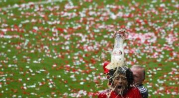 El Bayern celebra el título con ¡Un baño de cerveza!