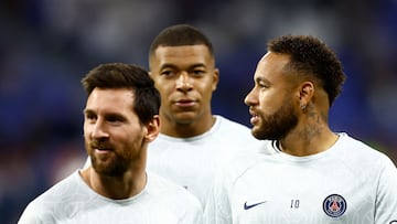 Soccer Football - Ligue 1 - Olympique Lyonnais v Paris St Germain - Groupama Stadium, Lyon, France - September 18, 2022  Paris St Germain's Neymar, Lionel Messi and Kylian Mbappe before the match REUTERS/Stephane Mahe