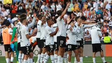 Los jugadores del Valencia celebran una victoria.