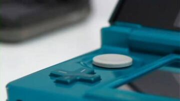 El stick deslizando del modelo final de Nintendo 3DS es distinto al que se presentó en 2010.