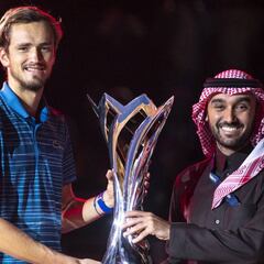 Medvedev gana la polémica Diriyah Cup y no va a Abu Dabi