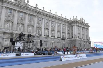 La Plaza de Oriente de la capital española se vistió de gala ante el Palacio Real para vivir una jornada diferente de atletismo al aire libre.