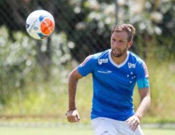 Felipe Seymour se fue de la U a Italia y luego de querer irse del ascenso de ese país desapareció del mapa futbolístico. En Cruzeiro y Vaso da Gama no aparece ni en la suplencia. 