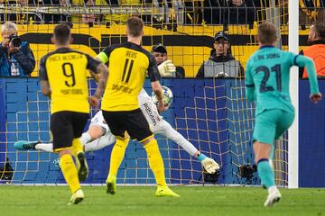 Ter Stegen paró el penalti lanzado por Marco Reus.