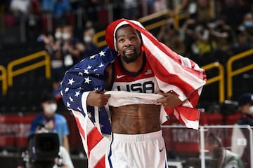 Wayne Durant celebra de esta manera la medalla de oro tras haber ganado a Francia en la final. 