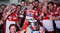 KUALA LUMPUR, MALAYSIA - OCTOBER 29:  Jorge Lorenzo of Spain and Ducati Team  celebrates the second place with team in box at the end of the MotoGP race during the MotoGP Of Malaysia - Race at Sepang Circuit on October 29, 2017 in Kuala Lumpur, Malaysia.  (Photo by Mirco Lazzari gp/Getty Images)