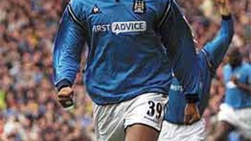 <b>PUERTA ABIERTA.</B> Santini puede llamar próximamente a Anelka.