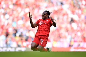 El mediocentro portugués, actual jugador del Lille, jugó durante tres años en el Bayern, sin mucho éxito. A su llegada, se convirtió en el primer futbolista portugués en la historia del Bayern. Llegó al Bayern tras ganar el ‘Golden Boy’, premio a mejor jugador joven del año. Pero en Alemania no desplegó su mejor fútbol. Solo fue titular en seis partidos, por lo que en la temporada 2017/2018 fue cedido al Swansea. Volvió al Bayern, pero solo jugó cuatro partidos y en 2019 fichó por el Lille, siendo el fichaje más caro de su historia.