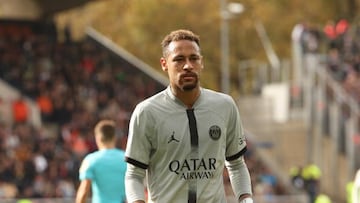 LORIENT, FRANCE - NOVEMBER 06: Neymar Jr #10 of Paris Saint-Germain reacts during the Ligue 1 match between FC Lorient and Paris Saint-Germain at Stade Yves Allainmat on November 06, 2022 in Lorient, France. (Photo by Xavier Laine/Getty Images)