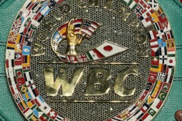El cinturón, fabricado por 20 artesanos mexicanos y que está  elaborado con oro, plata y decorado con 3.017 esmeraldas, será un premio excepcional y único para el vencedor de una pelea que va camino a romper todo tipo de récords.