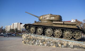 Un tanque soviético de la II Guerra Mundial, en la plaza que conmemora a las víctimas de la gran guerra y del conflicto de 1992 con Moldavia.