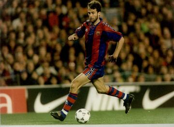 Jugó con el Barcelona la temporada 1995-96. Disputó 43 partidos y marcó 15 goles.