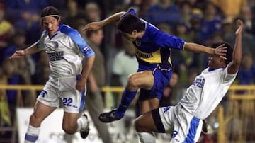 El ex volante nacional cayó en la final del torneo internacional en 2001, actuando por el Cruz Azul de México frente a Boca Juniors.