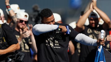 Los Angeles (Usa), 01/11/2024.- Teoscar Hernandez gets emotional while speaking during the Los Angeles Dodgers World Series Victory Ceremony at Dodger Stadium in Los Angeles, California, USA, 01 November 2024. EFE/EPA/CAROLINE BREHMAN