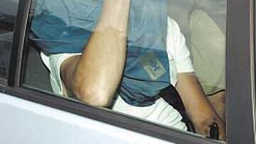 <b>OCULTO. </b>Frigo esconde su rostro al llegar al juzgado, tras ser detenido.