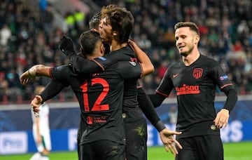 João Félix celebra su primer gol en Champions.