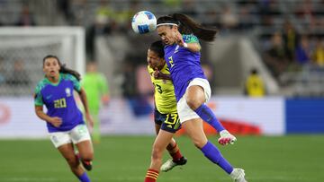 Colombia ante Brasil en la Copa Oro Femenina.