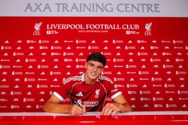Oficial: Leoni, sétimo 350 metros do Liverpool a mais que