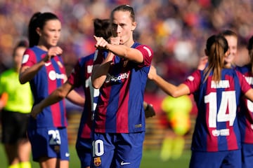 Caroline Graham Hansen celebra su gol que supuso el 2-0 frente al Real Madrid en el Estadio Olímpico Lluís Companys. 