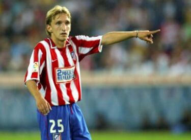Jugó en Primera División con el Atlético de Madrid en la temporada  03/04
