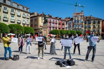 Fotógrafos y cámaras de televisión en Zaragoza en Burgos