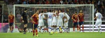 Los jugadores chilenos celebran el 1-2 de Vargas.