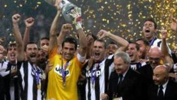 La Juventus remonta dos veces para levantar la Supercopa
