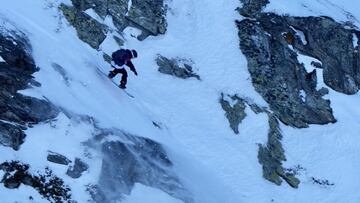 La snowboarder Núria Castán durante su descenso por La Rosiere (Francia) el 15 de enero del 2022.