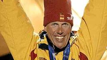 DEL REAL Y DEL BAYERN. El fútbol no le atrae demasiado. Él dice esto: "En Múnich es difícil elegir, porque hay dos equipos, pero me quedo con el Bayern. En Madrid y en España, hay que ser del Real Madrid, claro".