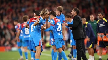 LIVERPOOL (United Kingdom), 17/09/2025.- Atletico Madrid's Marcos Llorente celebrates with teammates after scoring the 2-2 during the UEFA Champions League league phase match between Liverpool and Atletico Madrid in Liverpool, Britain, 17 September 2025. (Liga de Campeones, Reino Unido) EFE/EPA/ADAM VAUGHAN