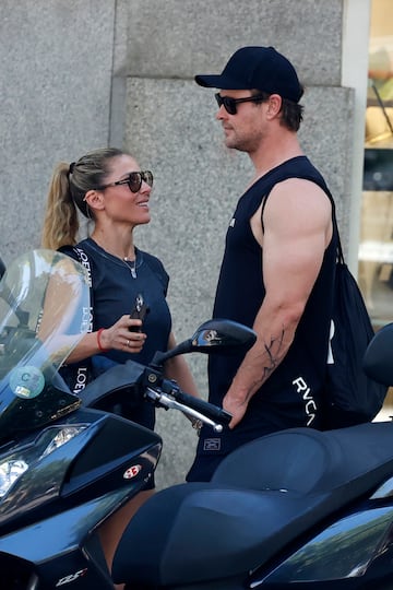 La pareja de actores paseando por el centro de Madrid. 