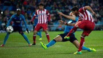 GOLAZO. Ra&uacute;l Garc&iacute;a marc&oacute; con un zurdazo el primero de los goles del Atleti al Oporto el mi&eacute;rcoles.
 