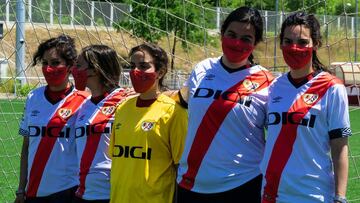 Las integrantes del nuevo equipo femenino del Rayo.