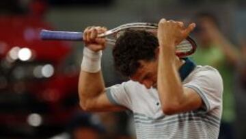 Grigor Dimitrov celebra su victoria ante Djokovic ayer en la Caja Mágica.