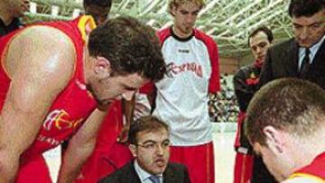 <b>OTRO LÍO.</B> El seguro puede entorpecer la labor de Moncho López.