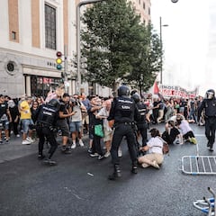 El caos se apodera del final de La Vuelta en Madrid