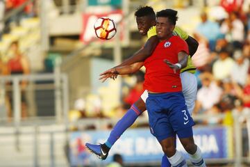 Debutó en el primer equipo de Universidad de Chile en la era Kudelka. Fue el capitán de la Roja Sub 20 en el último sudamericano.