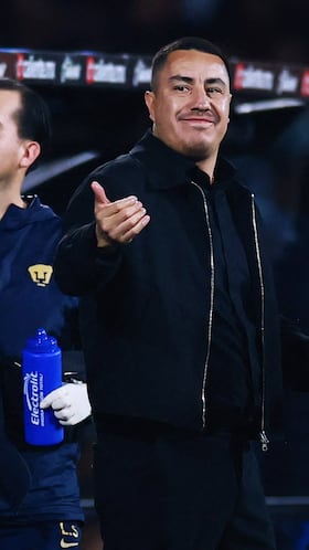 Soccer Football - Liga MX - Pumas UNAM v Cruz Azul - Estadio Olimpico Universitario, Mexico City, Mexico - March 14, 2026 Pumas UNAM coach Efrain Juarez during the match REUTERS/Eloisa Sanchez