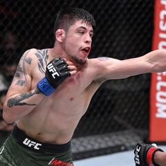 La histórica pelea que coronó a Brandon Moreno: así consiguió el mexicano ganar el título de Peso Mosca de la UFC